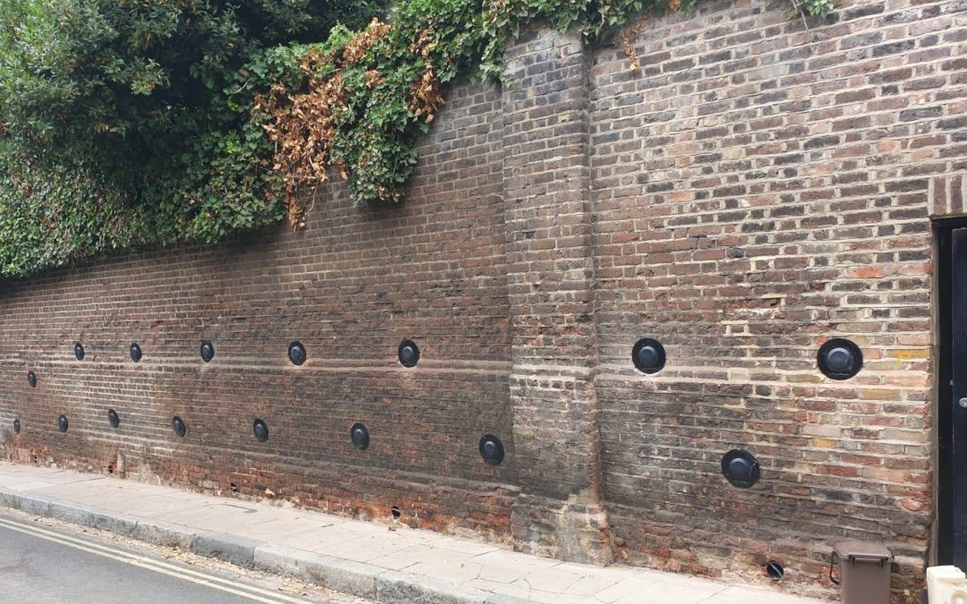 Anchored retaining wall adjacent to road
