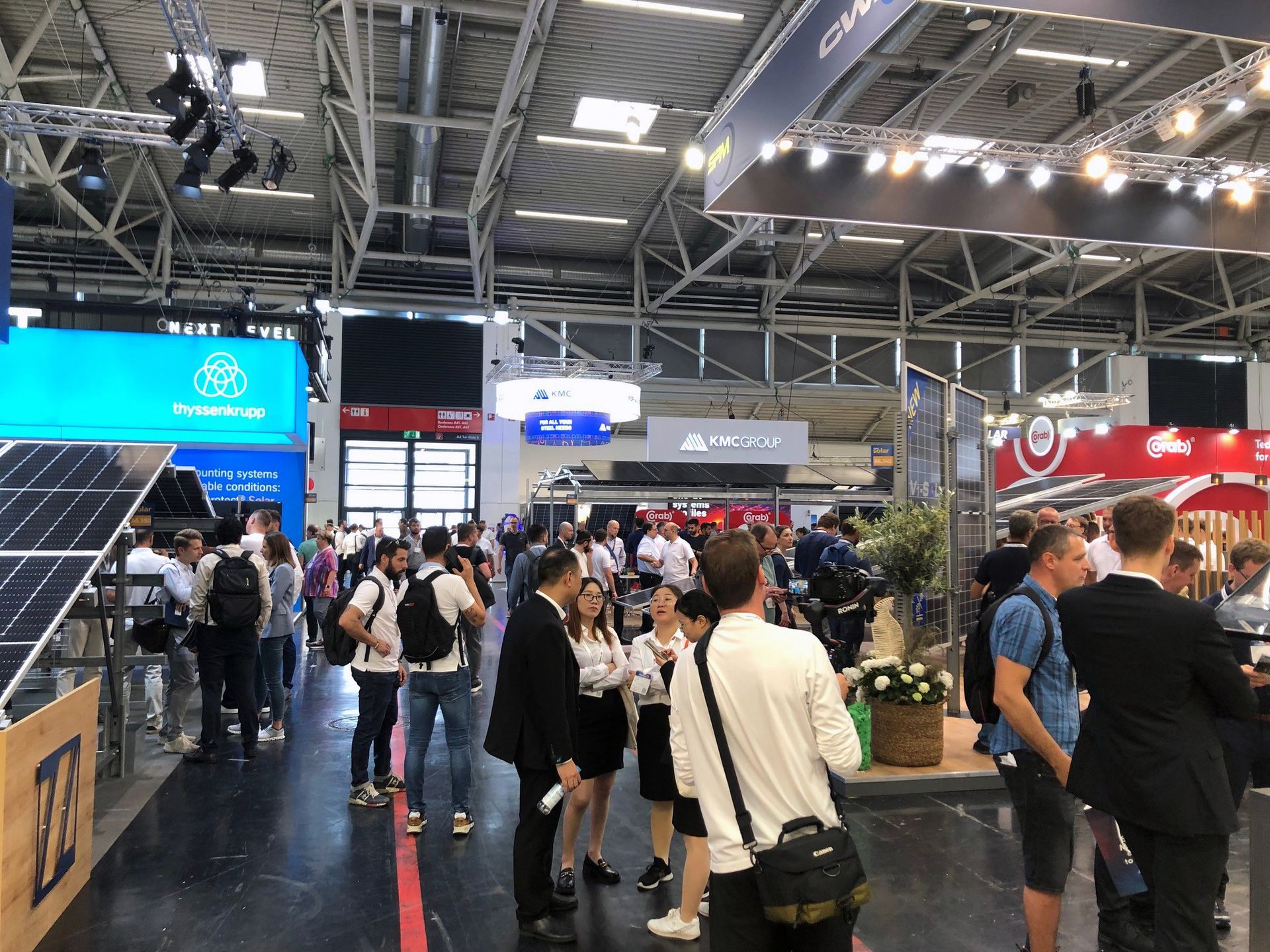 6Y Crowd of attendees at Intersolar Europe