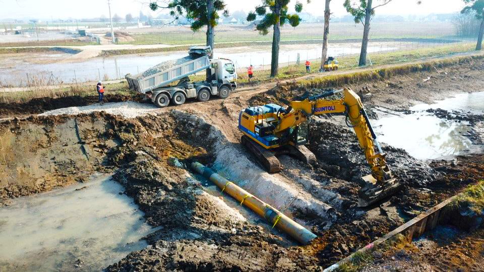 Emergency Stormwater Management, Canal de Bourgogne - Franc Emergency Stormwater<br />
Management, Canal de Bourgogne - Franc