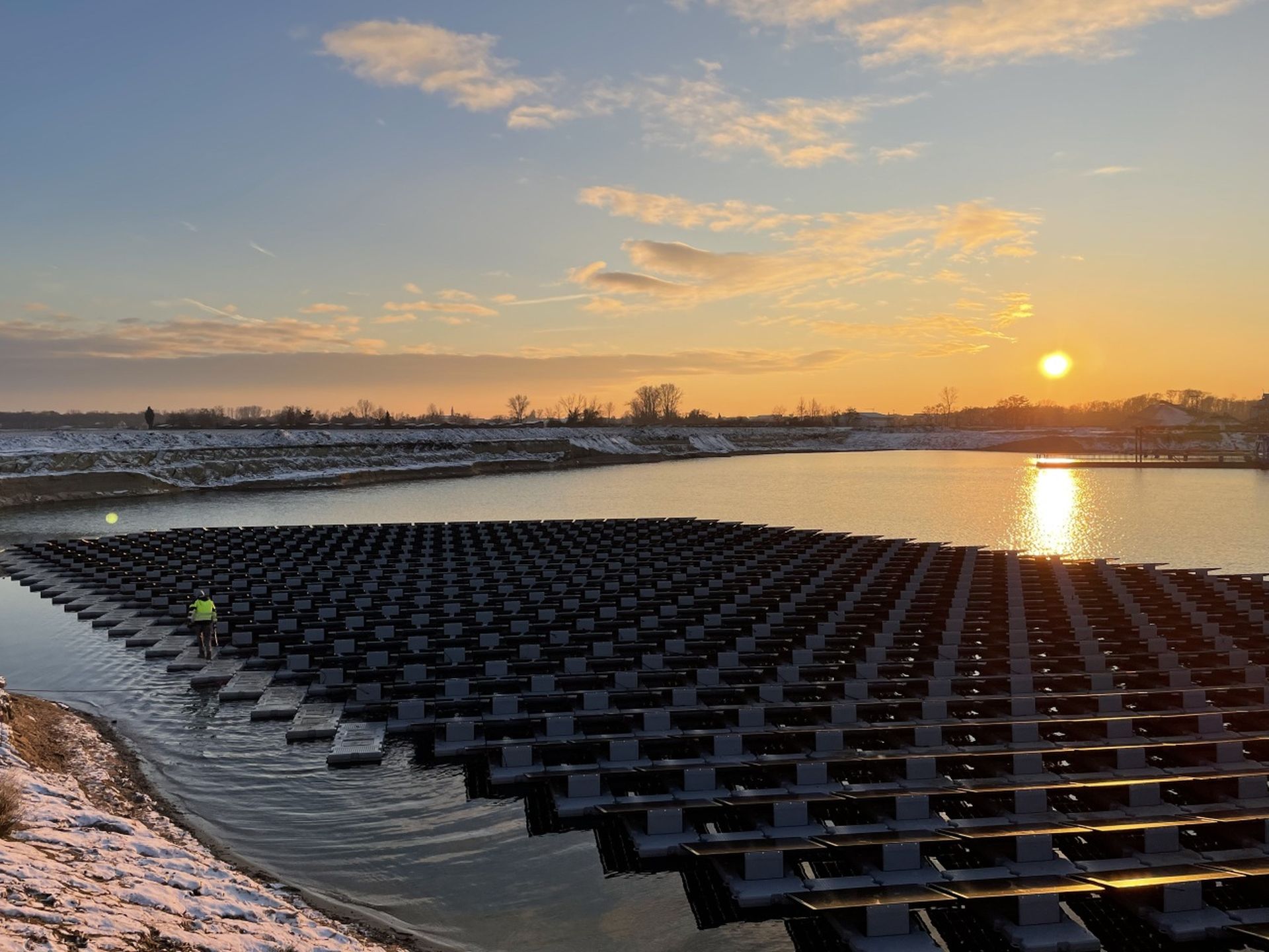 6 - big_picture_59 Floating photovoltaic panels moored using Platipus Earth Anchors