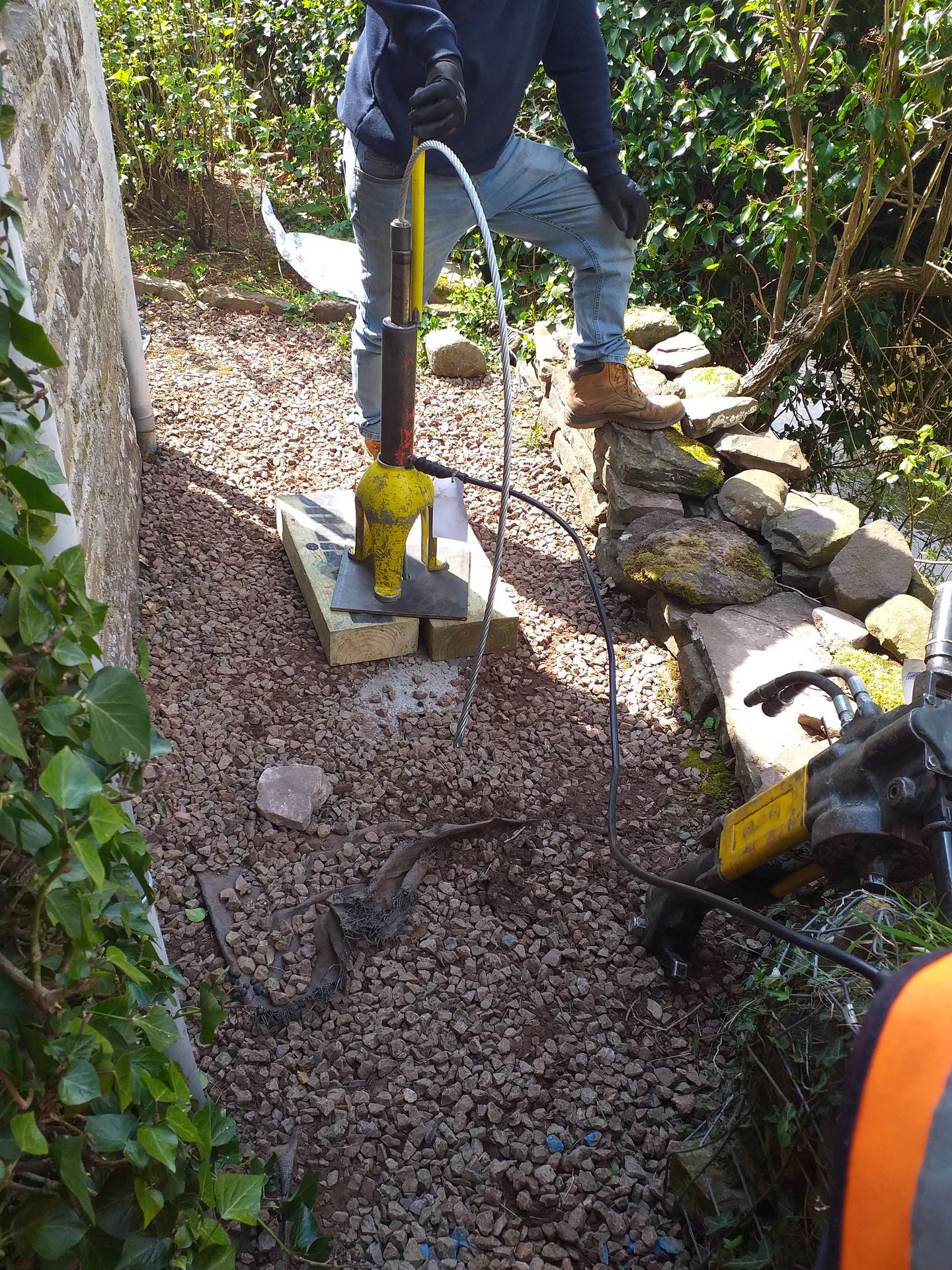 stressing jack being used to load lock earth anchor