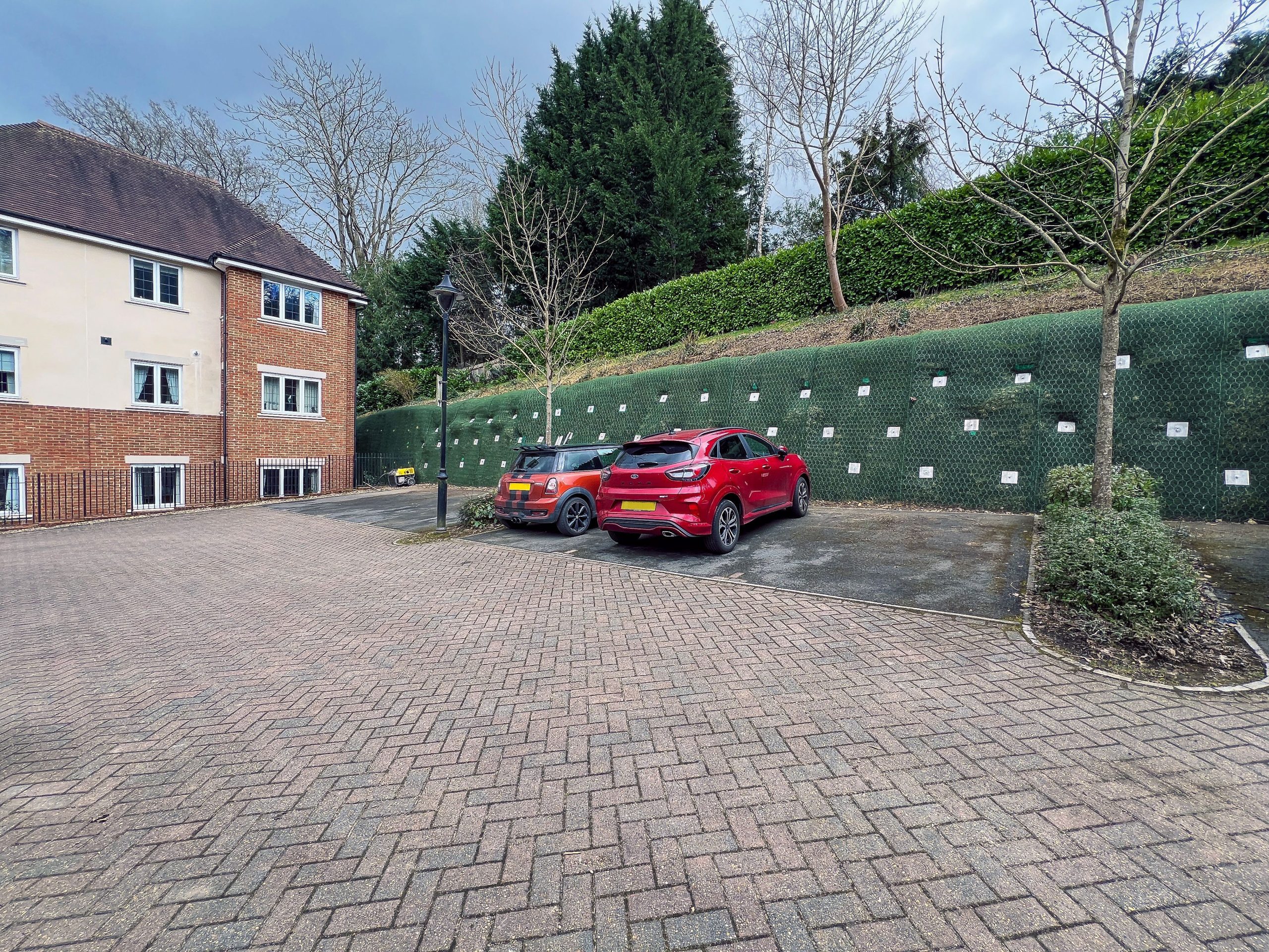 Hill View, Dorking - 82 timber crib wall remediation with earth anchors